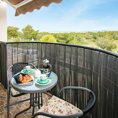 Stunning In Torrevieja Apartman