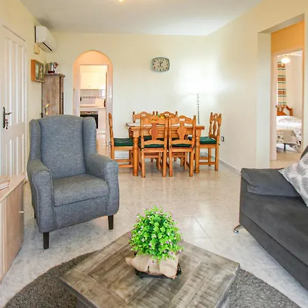 Апартаменты Beautiful Apartment In Torrevieja Торевьиа